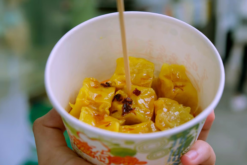 Siu mai in a paper cup with chilli oil — the takeaway version